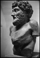 Статуя Эзопа в профиль