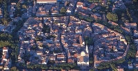 “Сен-Реми де Прованс“ город с высоты полета